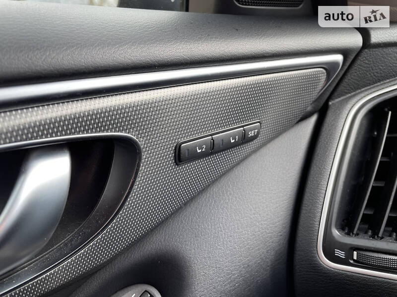 Седан Infiniti Q50 2016 в Романове