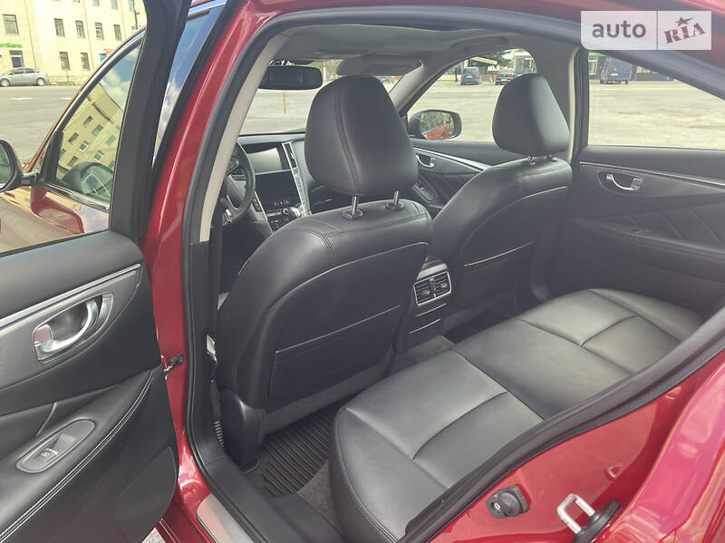 Седан Infiniti Q50 2016 в Романове