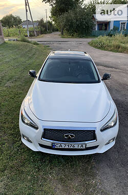 Седан Infiniti Q50 2014 в Умани