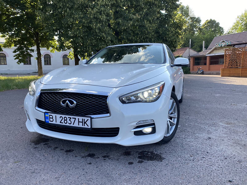 Седан Infiniti Q50 2015 в Киеве