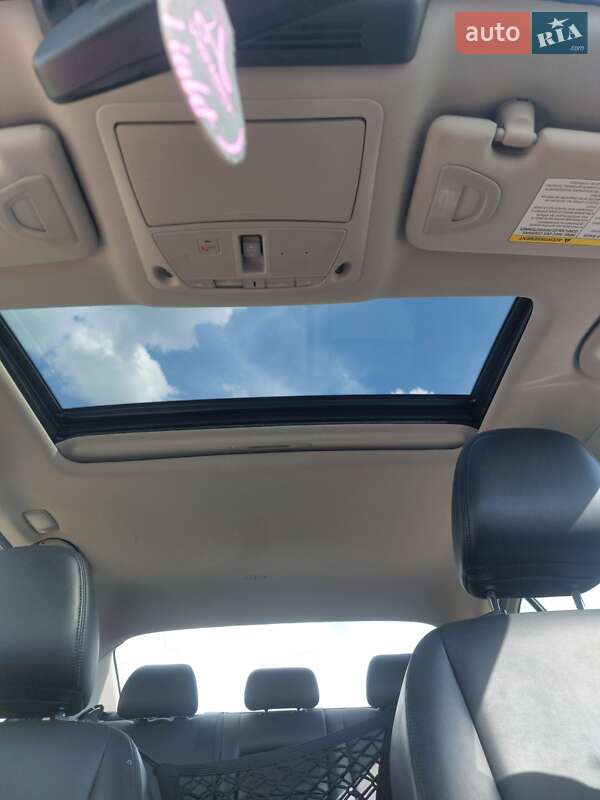 Седан Infiniti Q50 2016 в Новодністровську