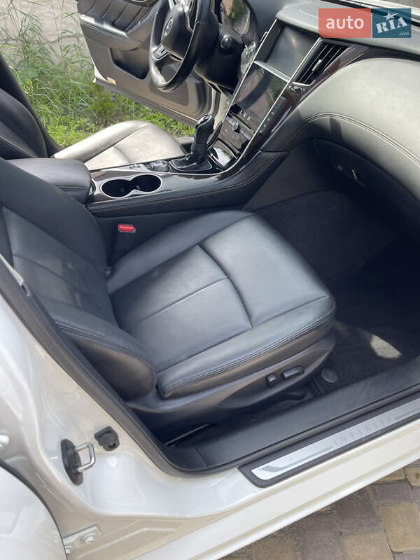 Седан Infiniti Q50 2018 в Дніпрі