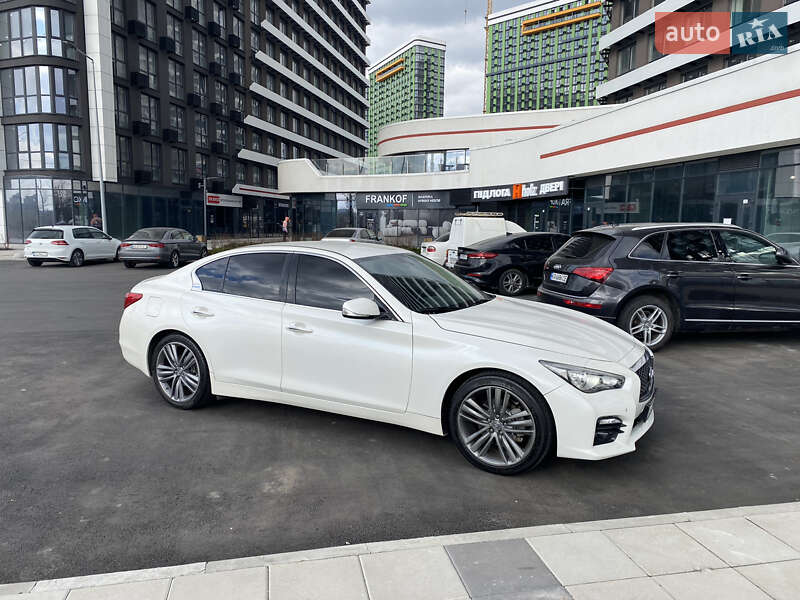 Седан Infiniti Q50 2015 в Киеве