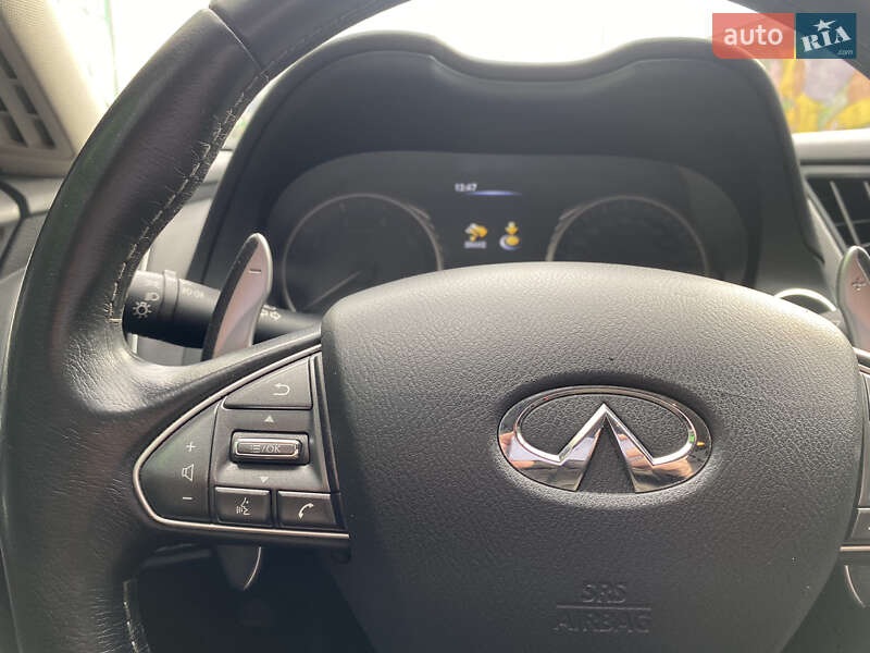 Седан Infiniti Q50 2015 в Киеве