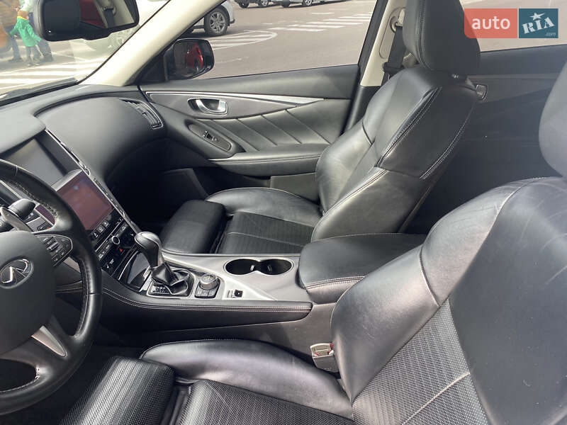 Седан Infiniti Q50 2015 в Киеве
