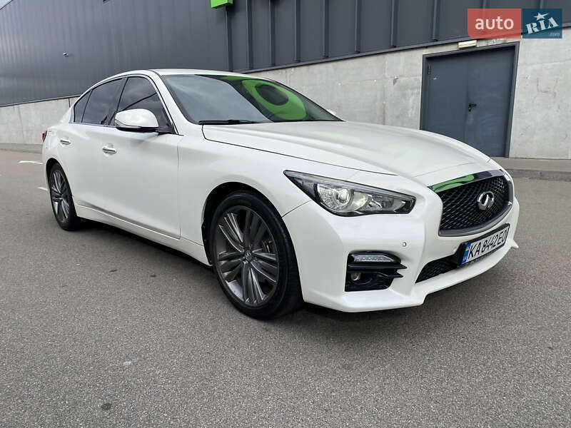 Седан Infiniti Q50 2015 в Киеве