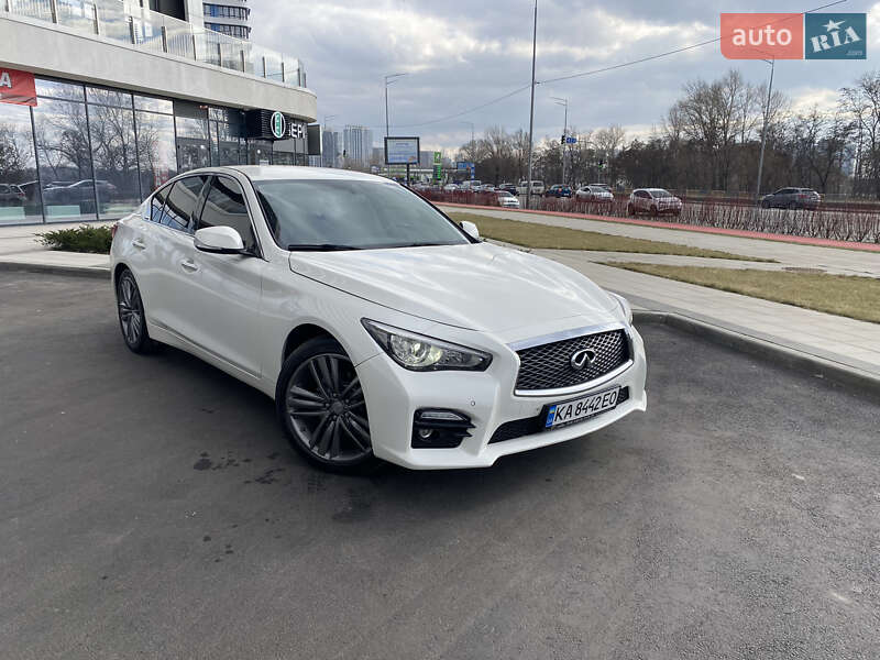 Infiniti Q50 2015