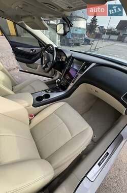 Седан Infiniti Q50 2013 в 