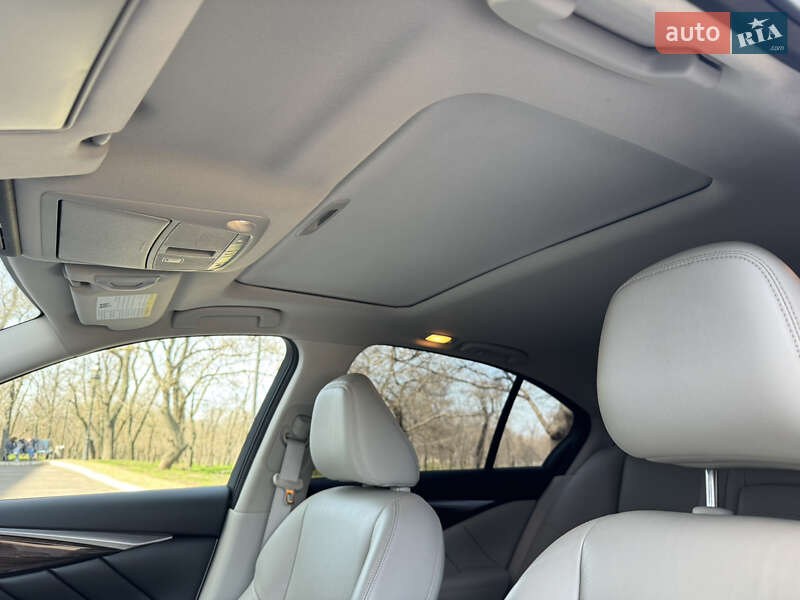 Седан Infiniti Q50 2016 в Одессе