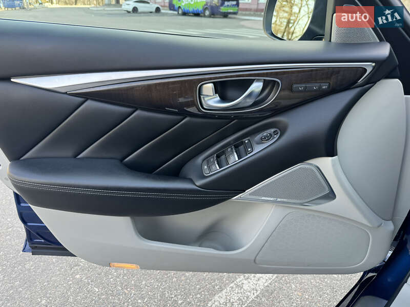 Седан Infiniti Q50 2016 в Одессе