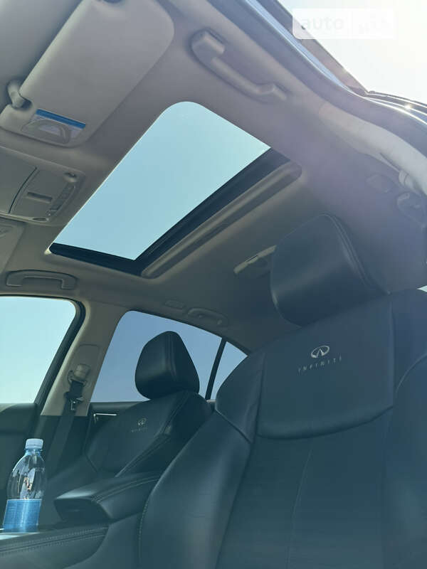 Седан Infiniti Q50 2014 в Запоріжжі