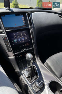 Седан Infiniti Q50 2015 в 