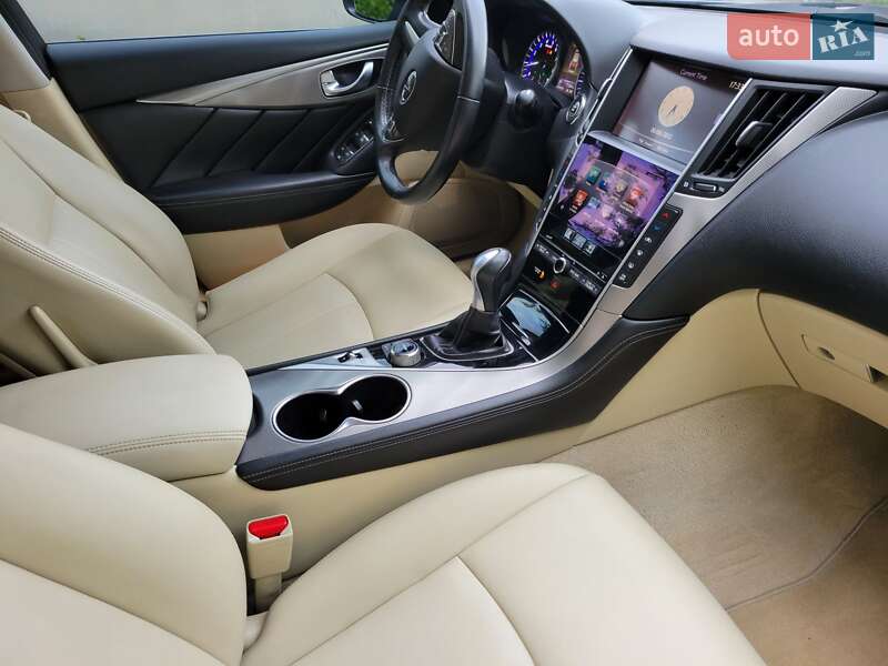 Седан Infiniti Q50 2016 в Киеве