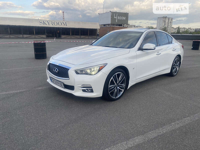 Седан Infiniti Q50 2015 в Києві