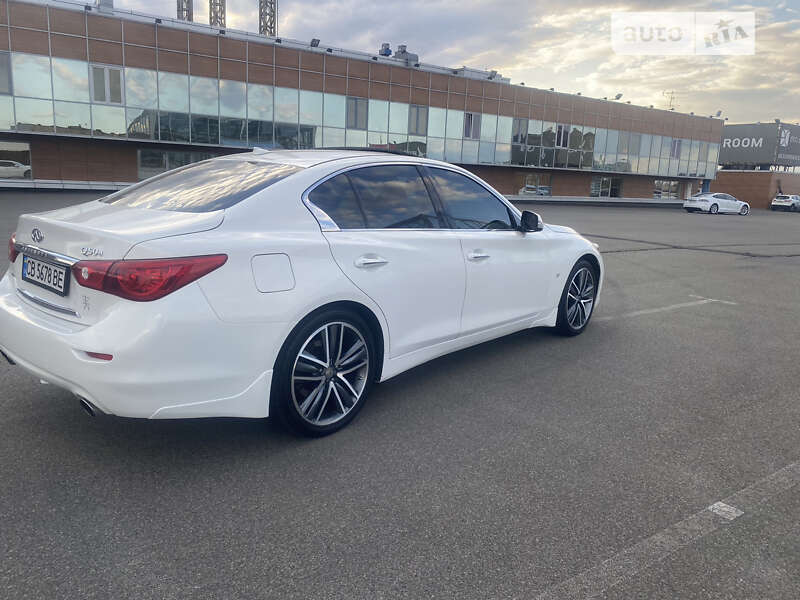 Седан Infiniti Q50 2015 в Києві