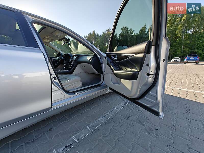 Седан Infiniti Q50 2016 в Чернигове