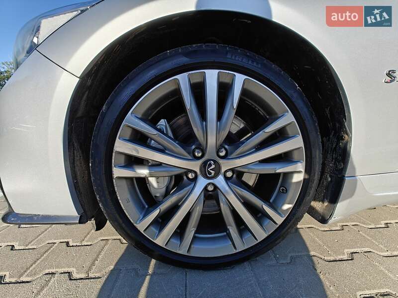 Седан Infiniti Q50 2016 в Чернигове