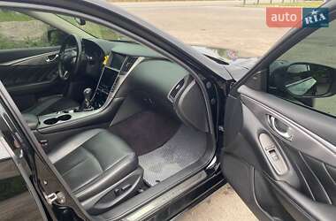 Седан Infiniti Q50 2015 в 