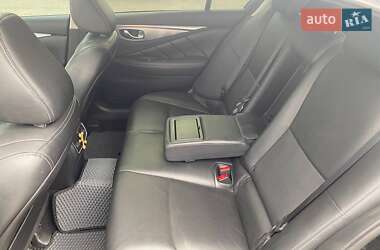 Седан Infiniti Q50 2015 в 