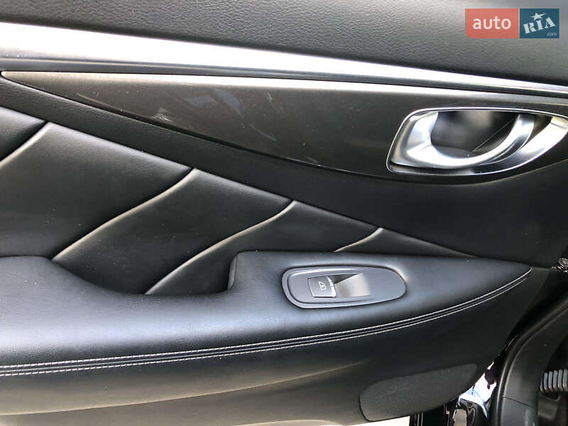 Седан Infiniti Q50 2016 в Кам'янець-Подільському