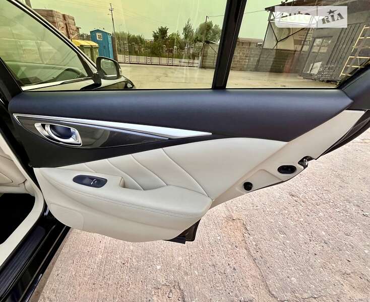 Седан Infiniti Q50 2016 в Львове