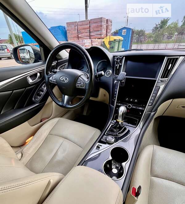 Седан Infiniti Q50 2016 в Львове