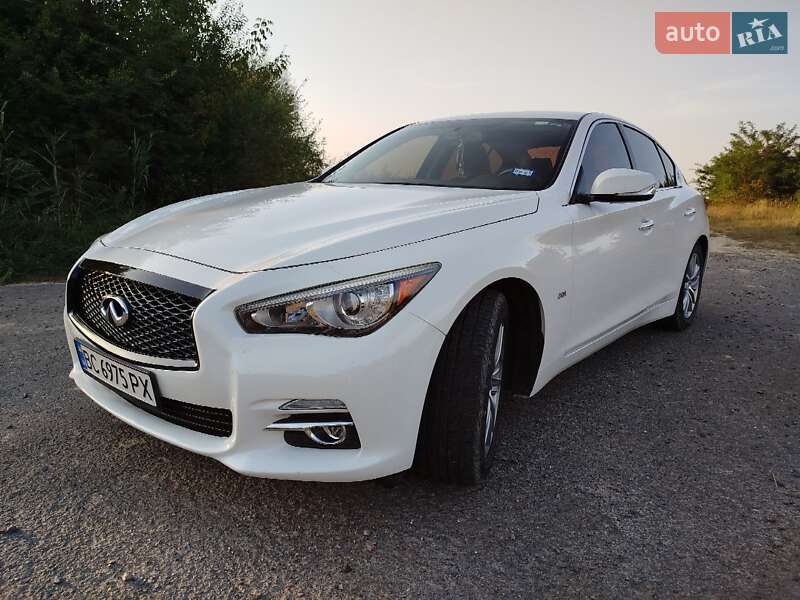 Седан Infiniti Q50 2016 в Городке