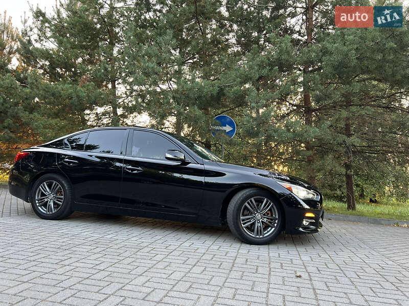 Седан Infiniti Q50 2015 в Дрогобичі
