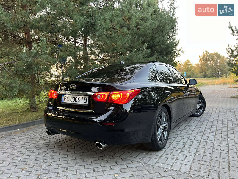 Седан Infiniti Q50 2015 в Дрогобичі