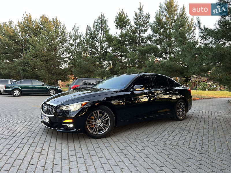 Седан Infiniti Q50 2015 в Дрогобичі