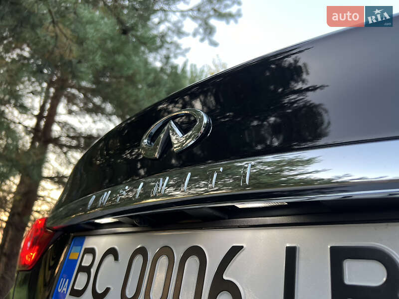 Седан Infiniti Q50 2015 в Дрогобичі