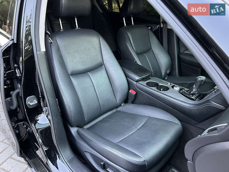 Седан Infiniti Q50 2015 в Дрогобичі