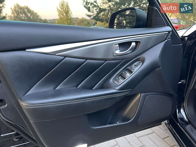 Седан Infiniti Q50 2015 в Дрогобичі