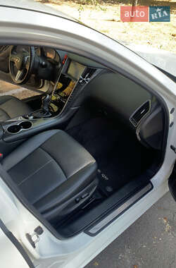 Седан Infiniti Q50 2017 в Кривому Розі