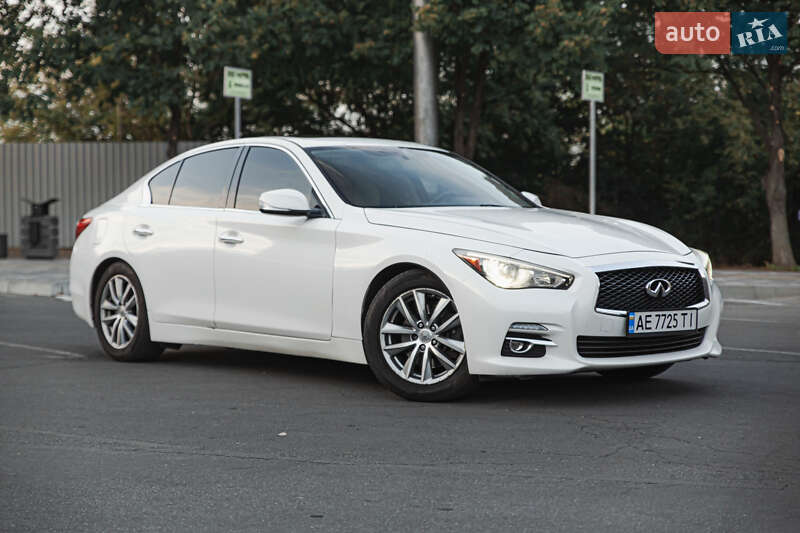 Седан Infiniti Q50 2015 в Полтаве