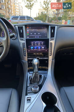 Седан Infiniti Q50 2015 в 