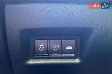 Седан Infiniti Q50 2015 в 