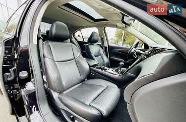 Седан Infiniti Q50 2016 в 