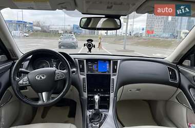 Седан Infiniti Q50 2017 в 