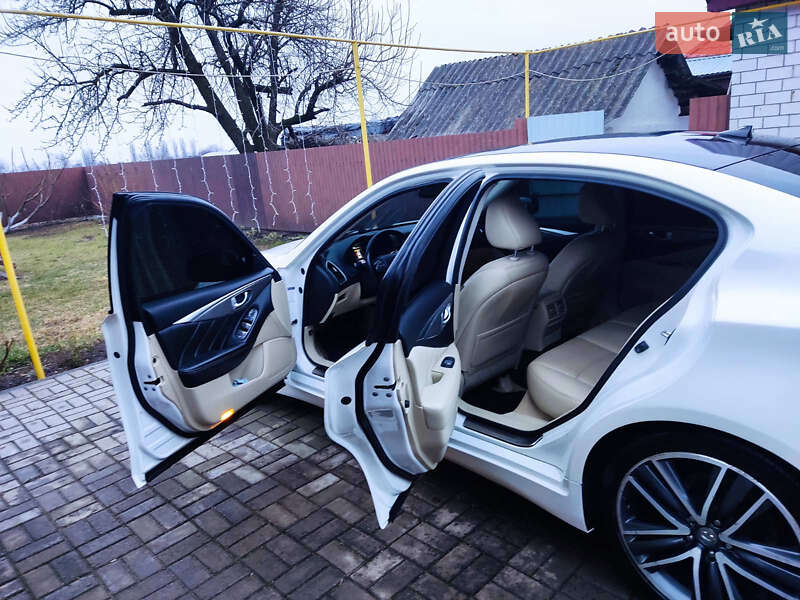 Седан Infiniti Q50 2015 в Києві