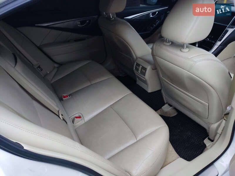 Седан Infiniti Q50 2015 в Києві