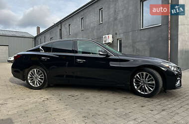 Седан Infiniti Q50 2017 в 