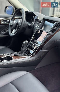 Седан Infiniti Q50 2017 в 