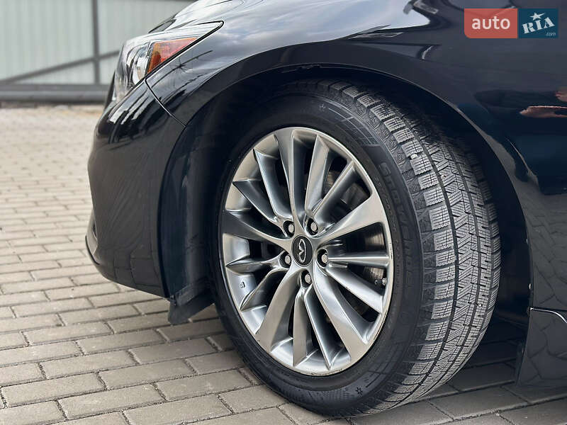 Седан Infiniti Q50 2017 в Киеве