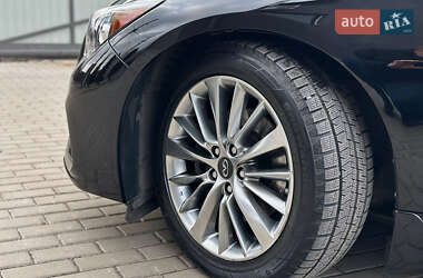 Седан Infiniti Q50 2017 в 