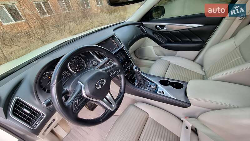 Седан Infiniti Q50 2017 в Дрогобыче