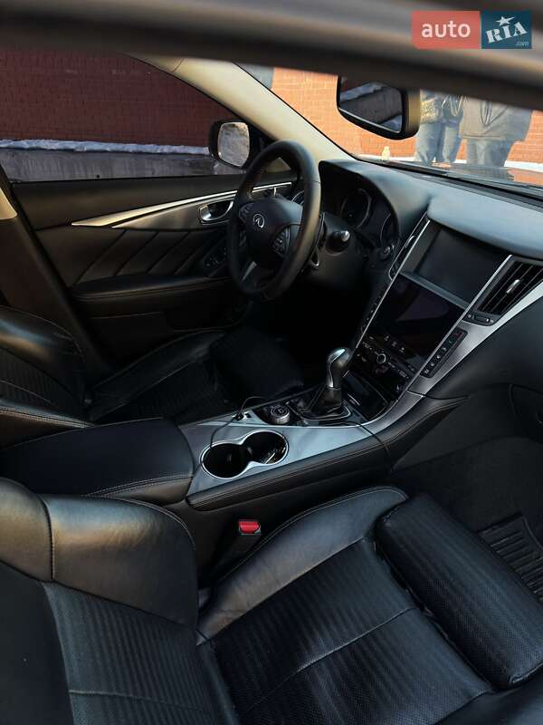 Седан Infiniti Q50 2016 в Киеве