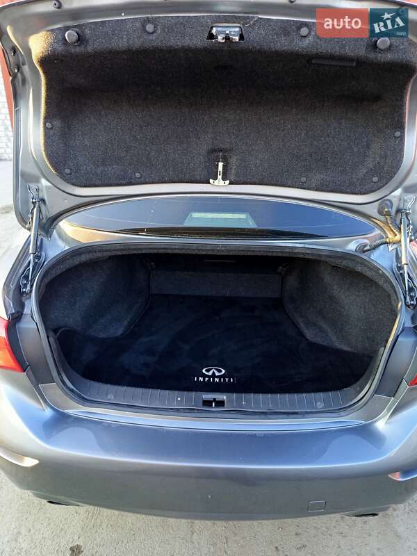 Седан Infiniti Q50 2017 в Киеве