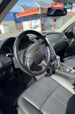 Седан Infiniti Q50 2016 в 