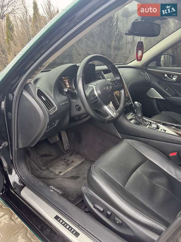 Седан Infiniti Q50 2017 в Кицмани